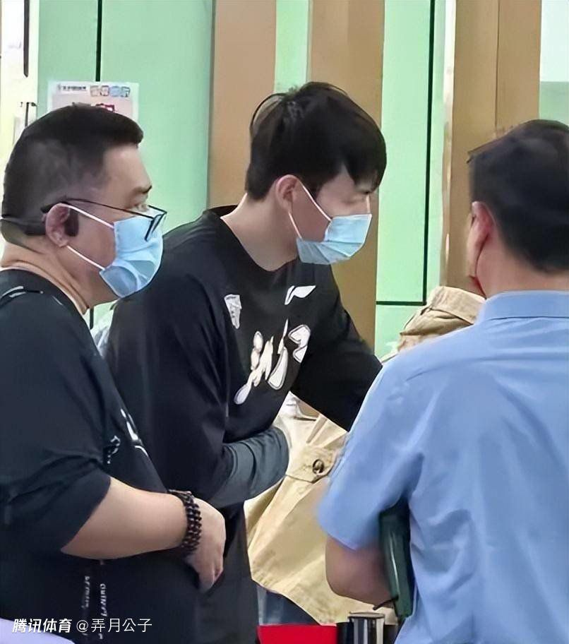 其实，她前两天就接到了妈妈打来的电话。